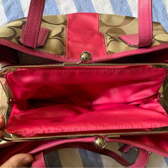 Coach J0969-F13533 Purse Signature Stripe Kisslock Khaki/Pink Jacquard Fabric - Picture 8 of 16